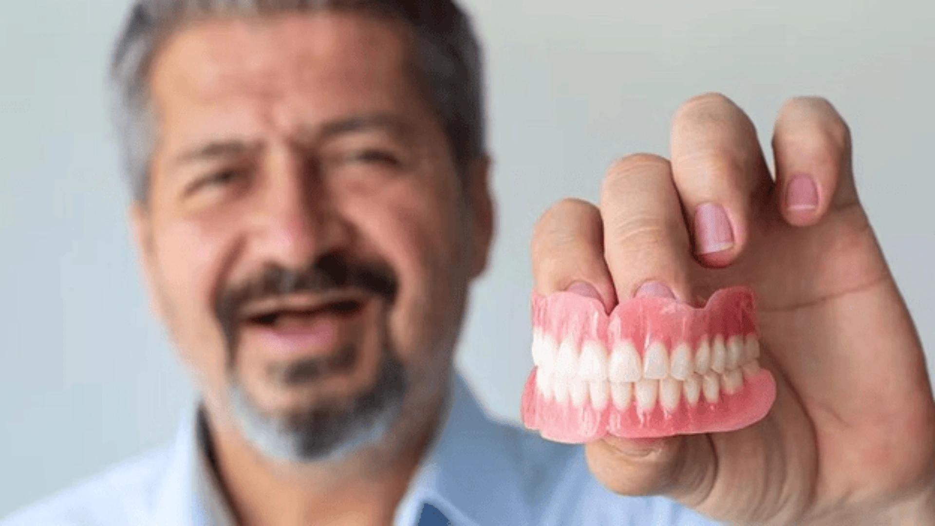 برای جا افتادن دندان مصنوعی چه کنیم؟ - راهنمای کامل با ارائه راهکارهای عملی