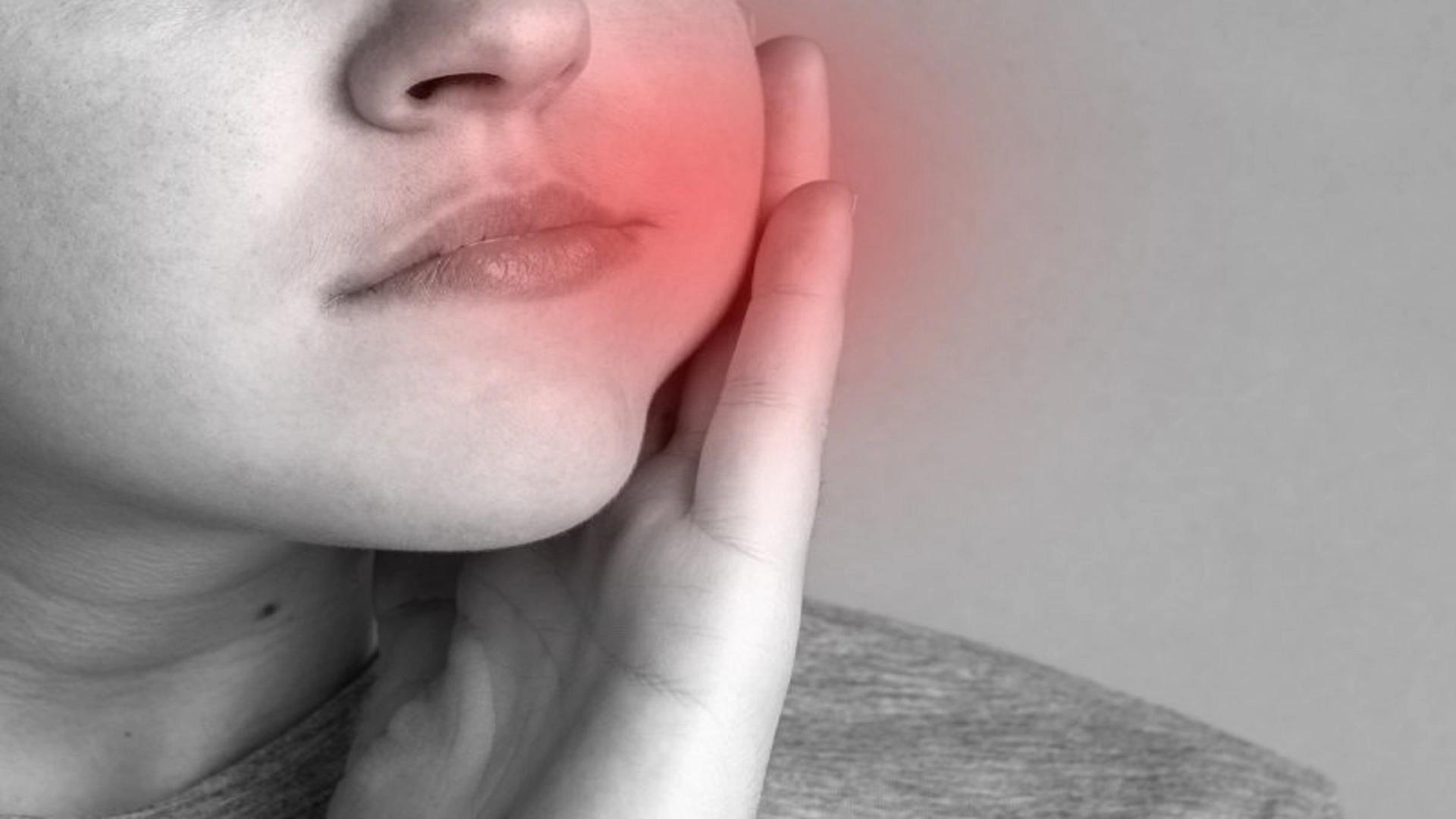 How Long Does Swelling Last After a Dental Implant? | A Comprehensive Guide to Reducing Swelling in the Face and Gums After Implant Surgery